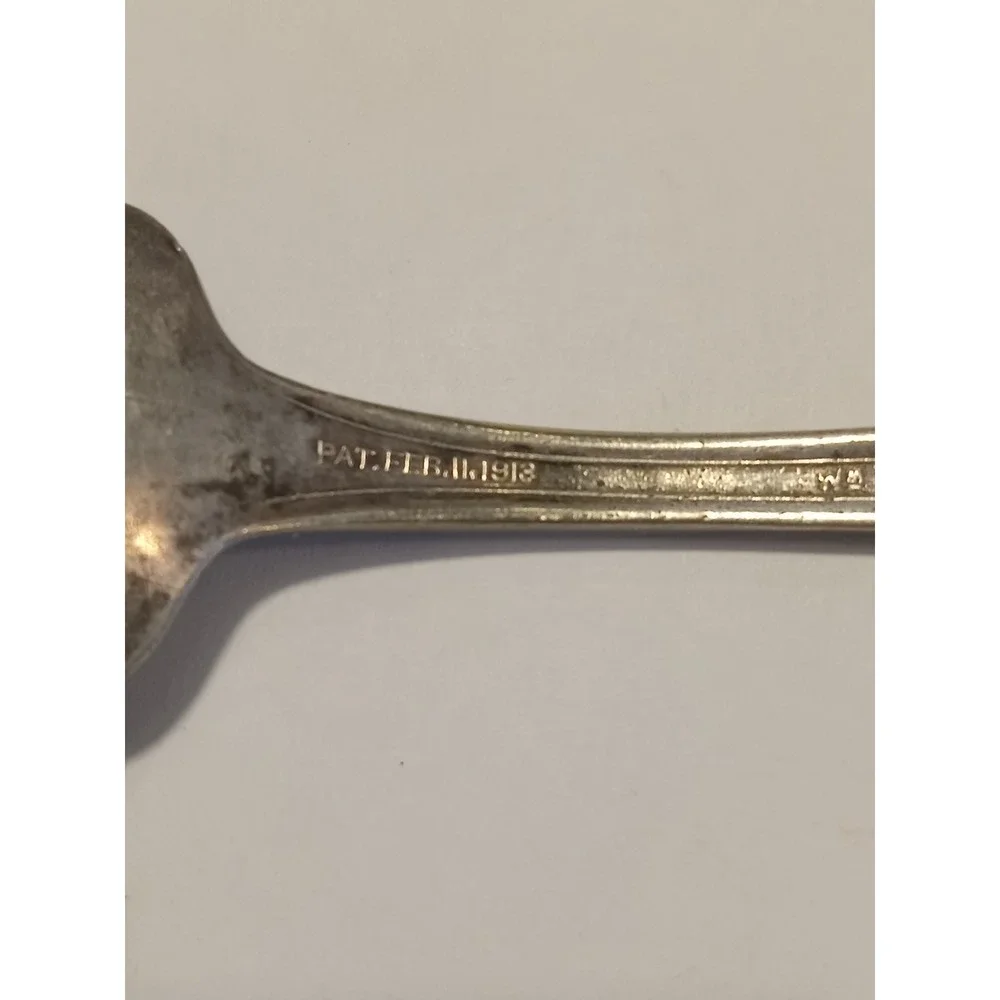 Wm Rogers & Son 1913 Arbutus Silverplate Sugar Shell Spoon Scalloped Floral AA